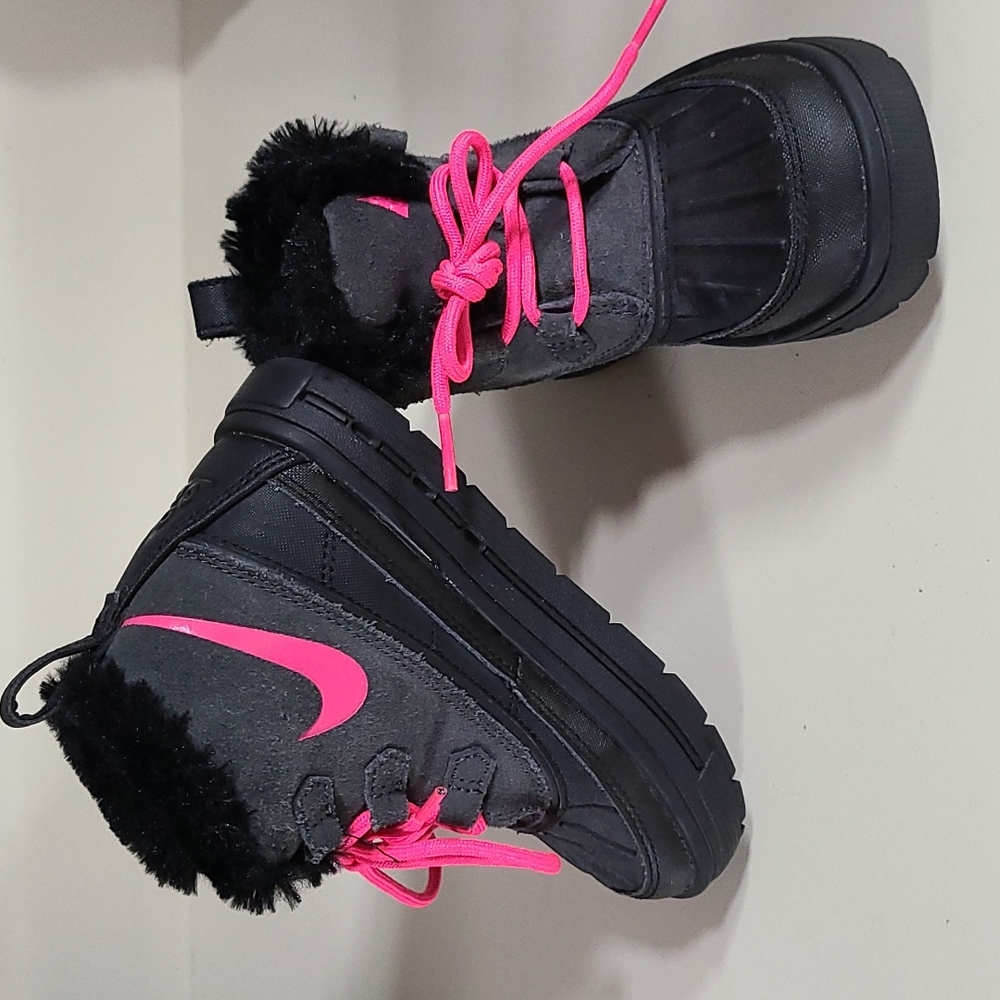 Size 11 girl nike boots. Excellent condition